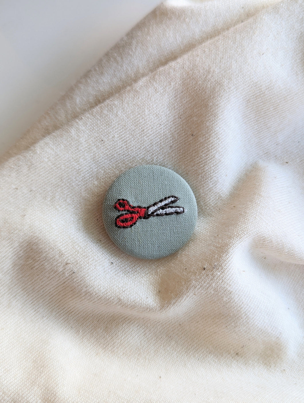 Scissors embroidered pin badge