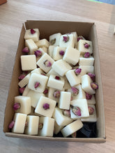 Load image into Gallery viewer, Soy Wax Melts - Fresh Linen
