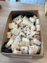 Load image into Gallery viewer, Soy Wax Melts - Red Rose
